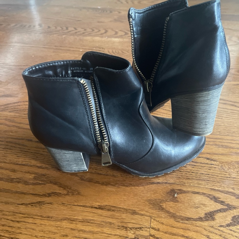 BAMBOO Black Ankle Booties with Metallic Zipper